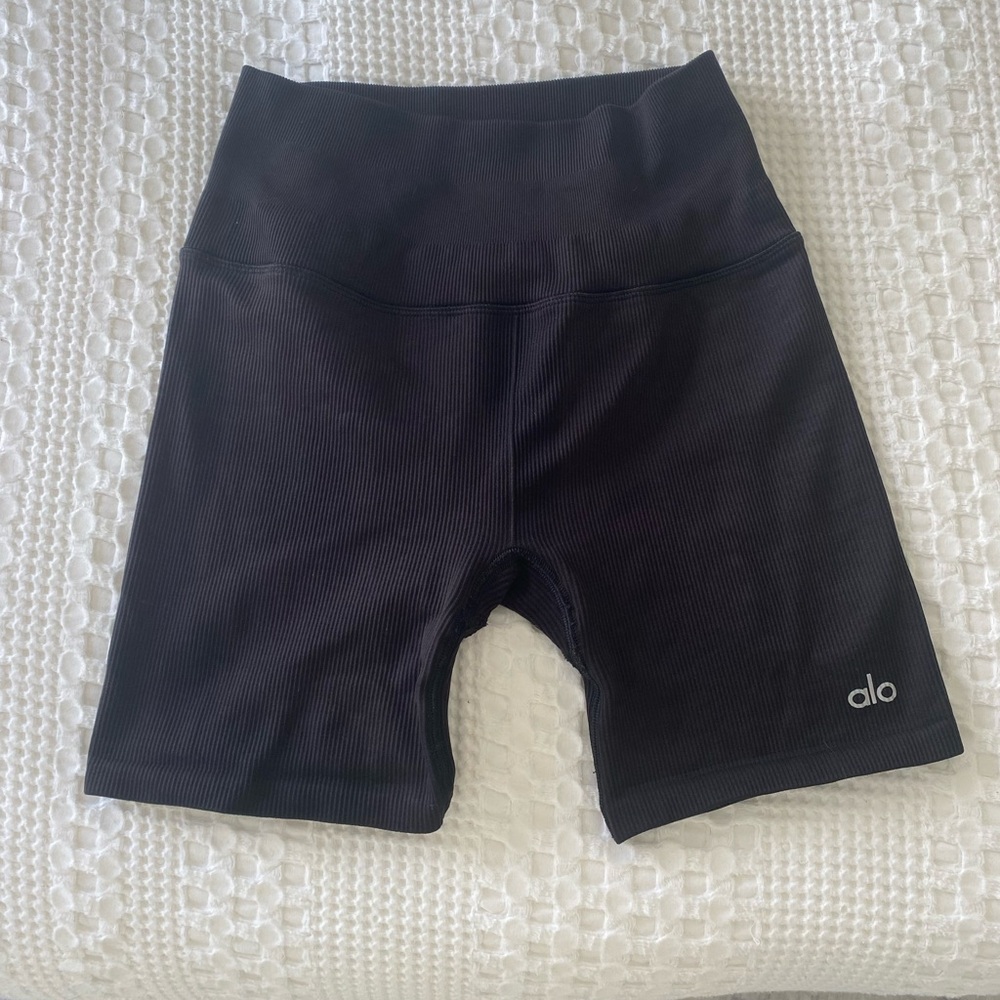 ALO Yoga Women's Black Bike Shorts